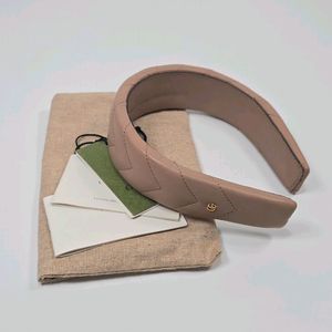 구찌 GG로고 레더 쉐브론 헤어밴드