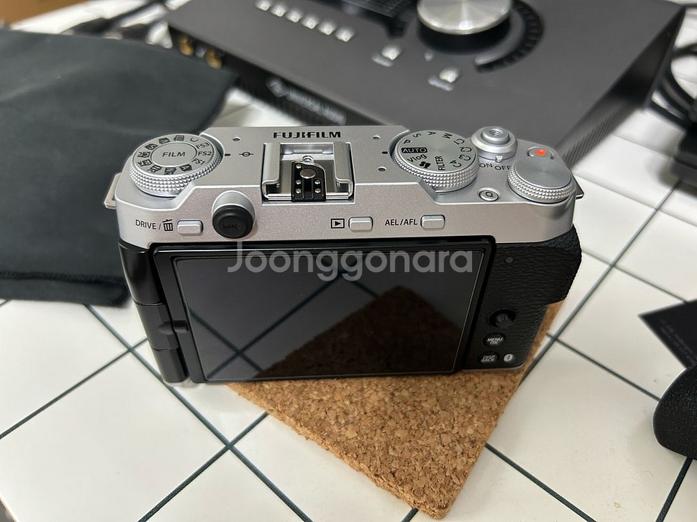 후지필름 X-M5 실버 바디킷, 티티아티산 25mm--2
