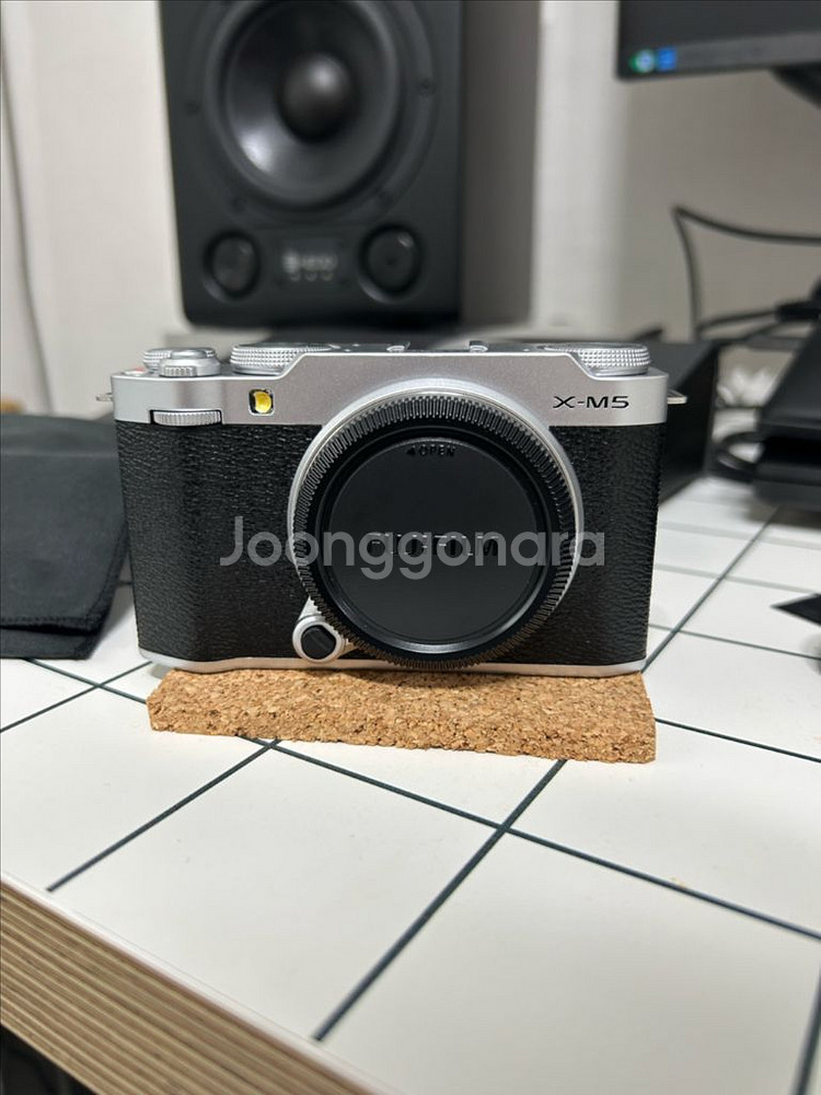 후지필름 X-M5 실버 바디킷, 티티아티산 25mm--0