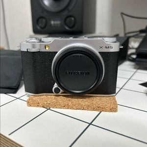 후지필름 X-M5 실버 바디킷, 티티아티산 25mm