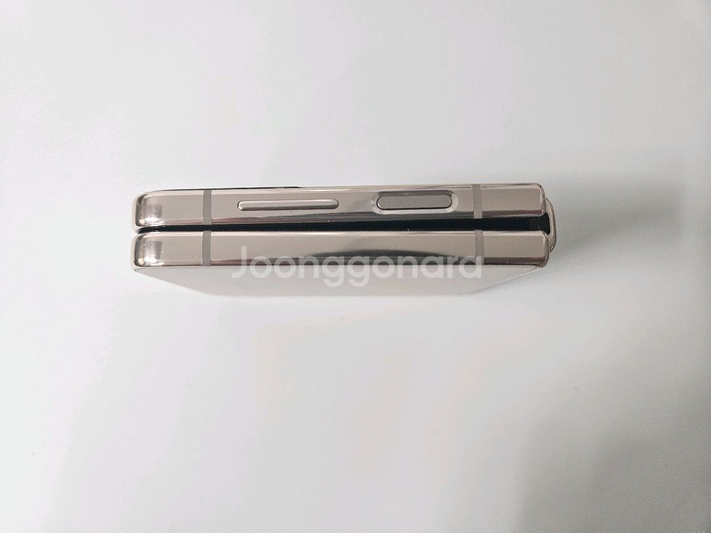 z플립4 골드 256G 외관은 s급--3