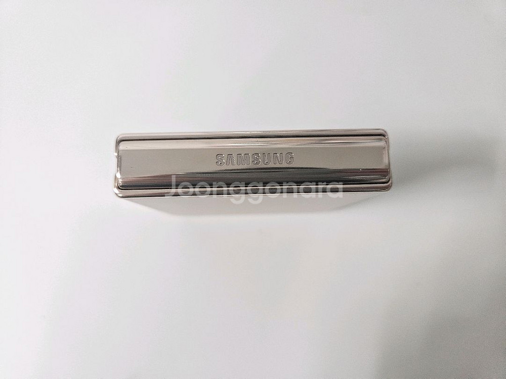 z플립4 골드 256G 외관은 s급--4
