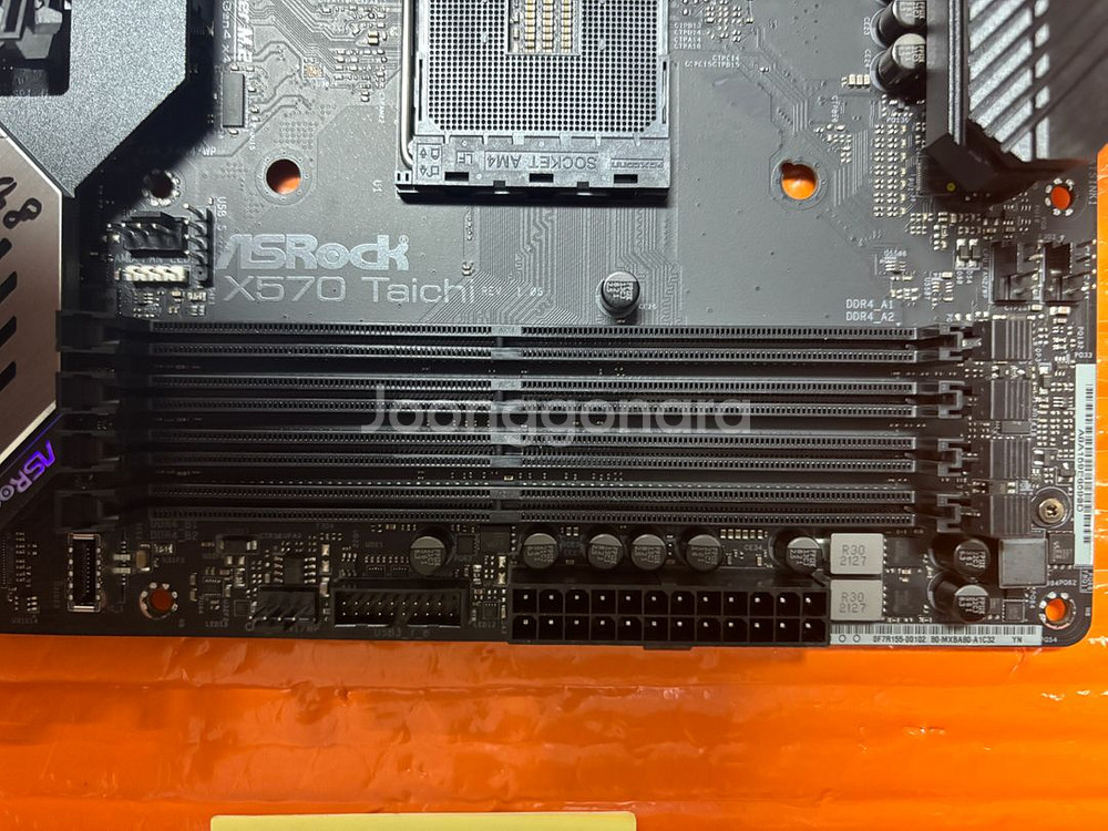 Asrock X570 Taichi--4