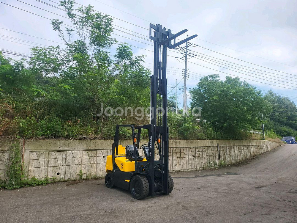 중고지게차 두산 D30S-3 디젤 3톤 3단 지게차--3