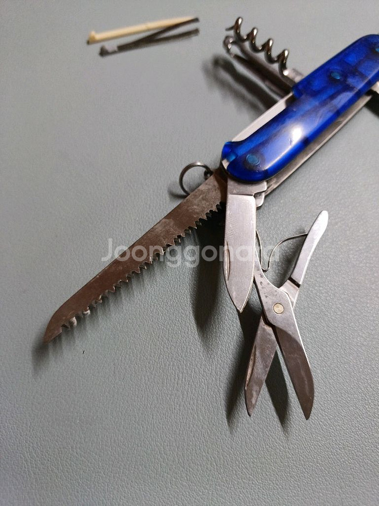 빅토리녹스 멀티툴 헌츠맨 투명블루--7