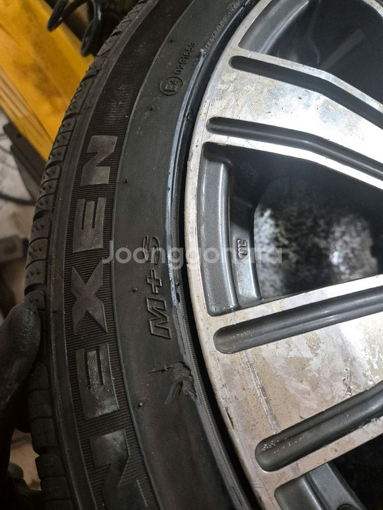 중고 A급 넥센 AH8 235 45R 18 2개!!--8