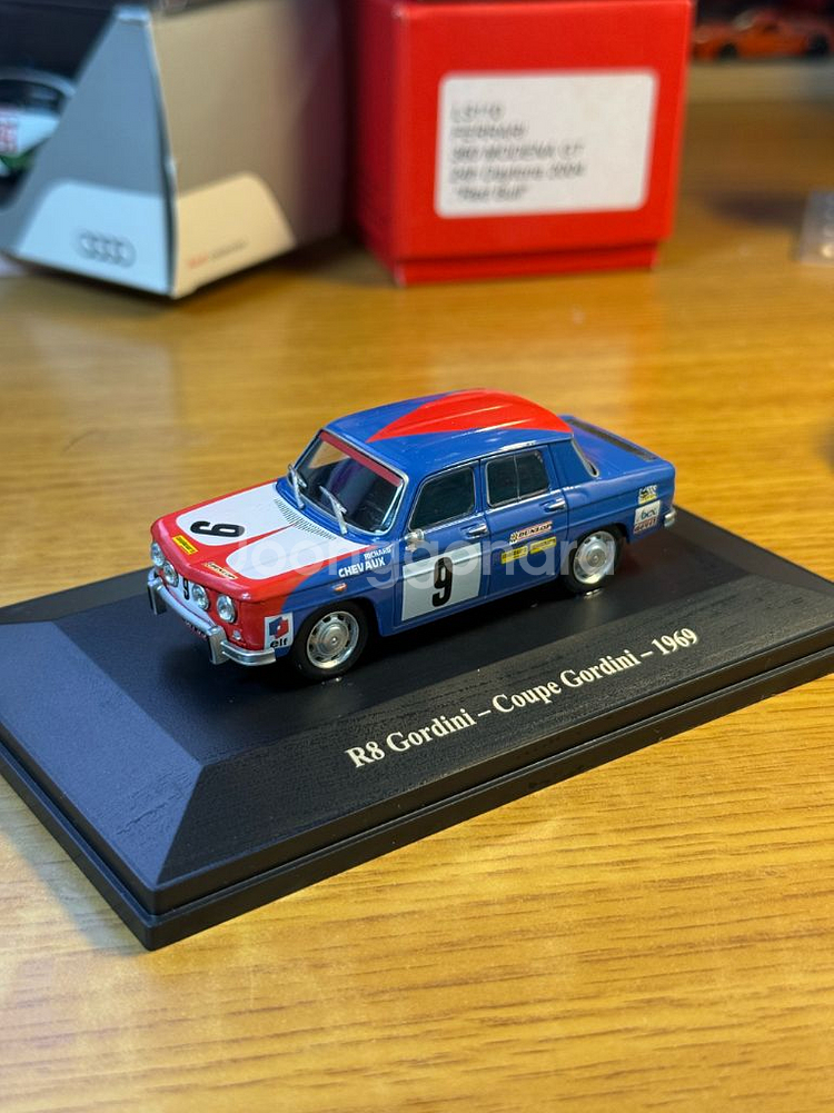 1:43 아셰트 르노 R8 고디니--1