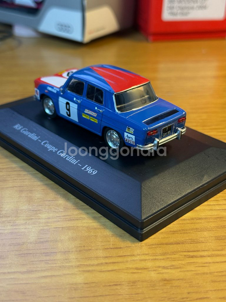 1:43 아셰트 르노 R8 고디니--2