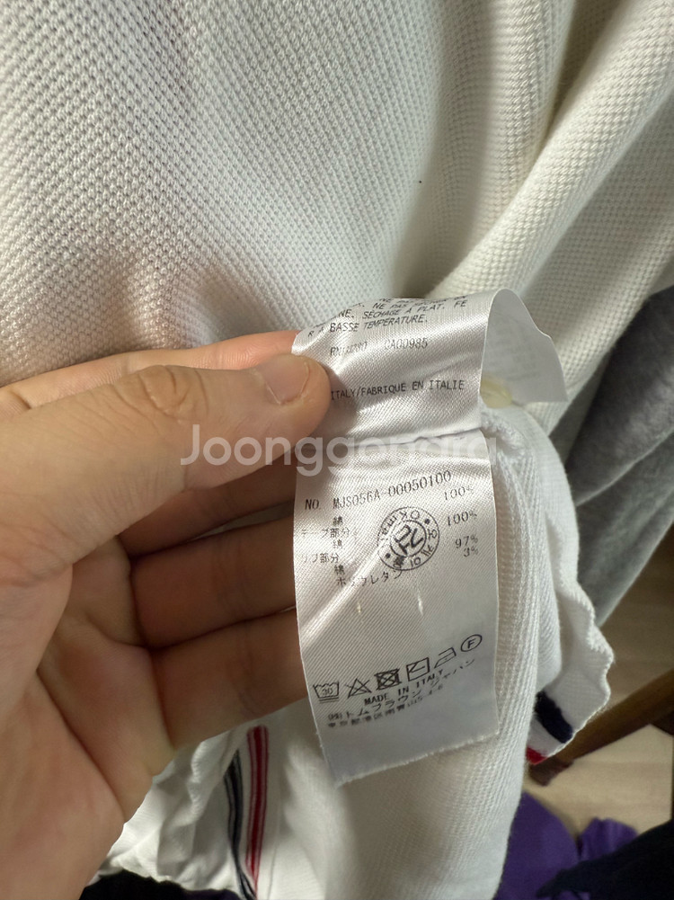 톰브라운 백삼선 반팔--4