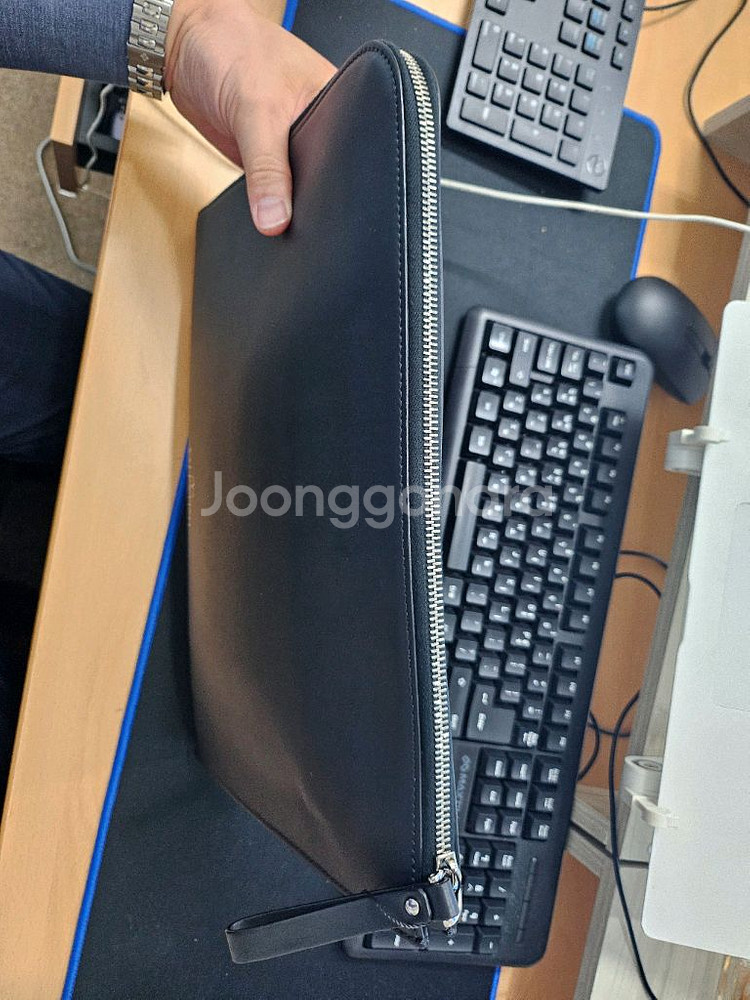 발렌티노 다큐먼트 파우치--2