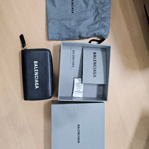 발렌시아가 카드 지퍼돌이