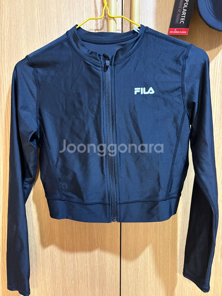 급처 새상품)휠라 크롭 래쉬가드 s사이즈--0