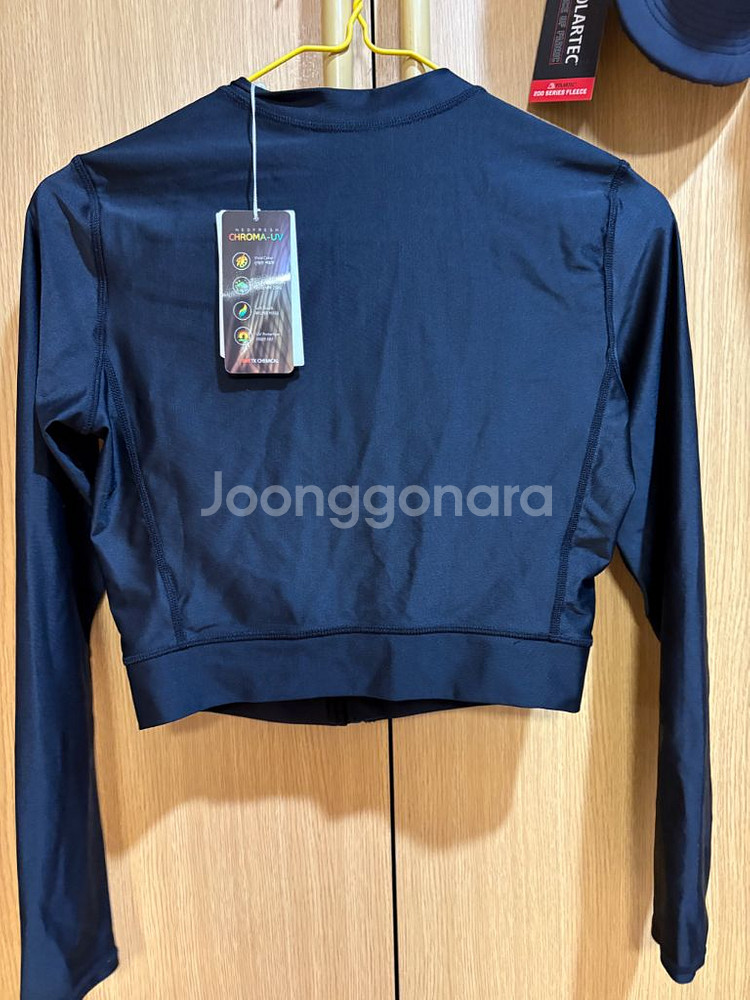 급처 새상품)휠라 크롭 래쉬가드 s사이즈--1