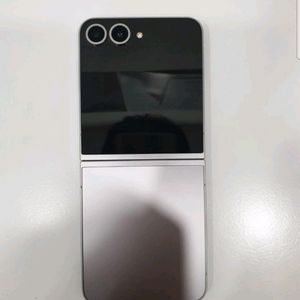 갤럭시 Z Flip6 실버 팔아요