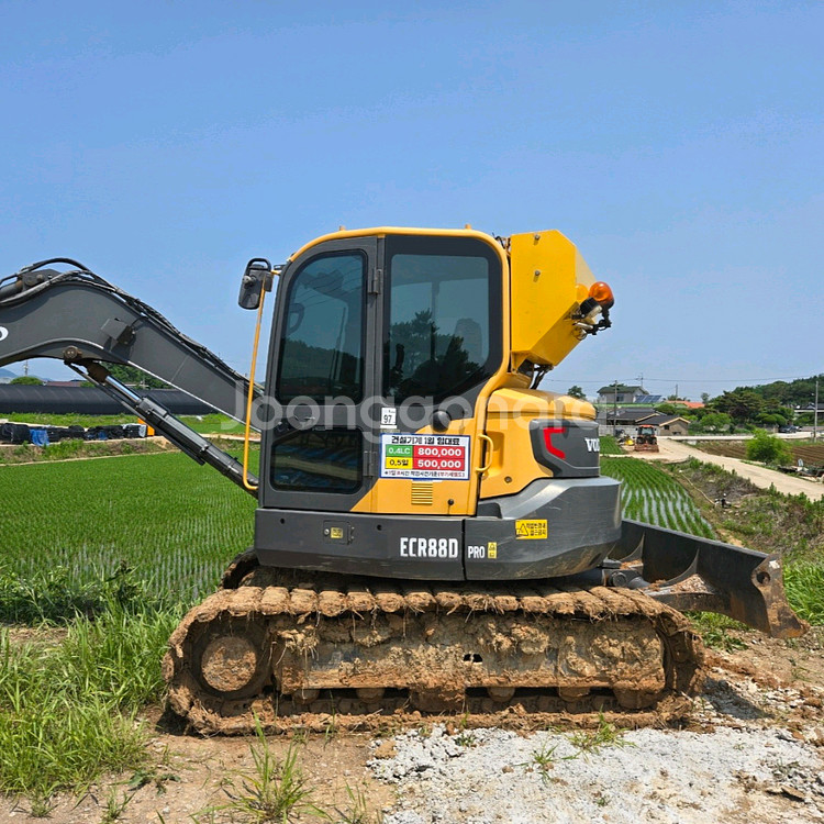 볼보 ECR88D 19년식 집게장착 04급 굴삭기위탁--1