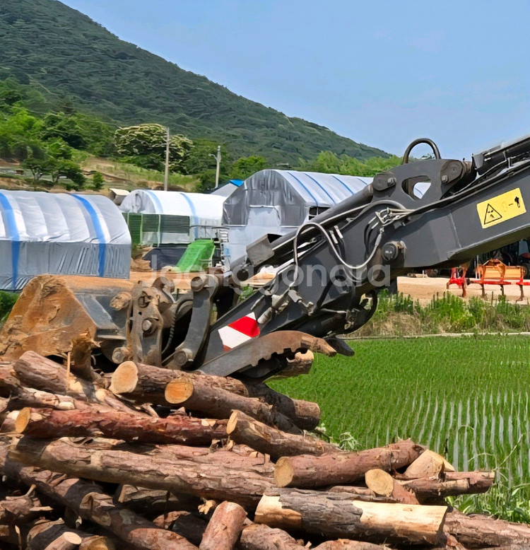 볼보 ECR88D 19년식 집게장착 04급 굴삭기위탁--3