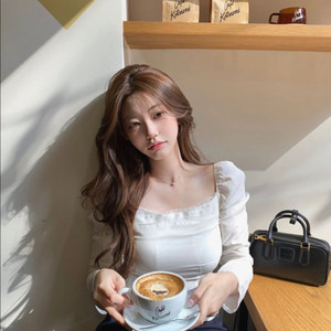 제니오 클린 스퀘어 블라우스 s