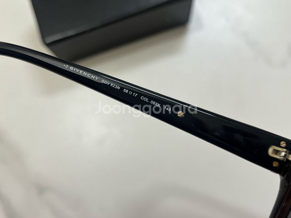 거의 새것! 지방시 정품 선글라스 입니다!sgv823n--2
