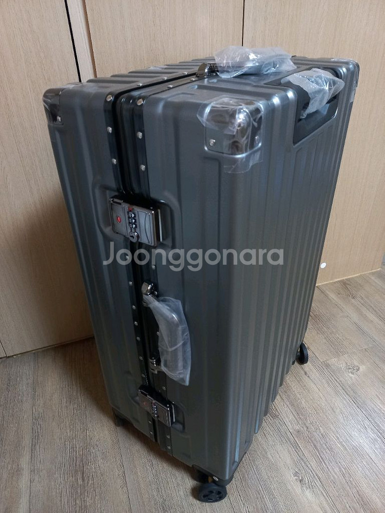[새제품] 28인치 다크그레이 캐리어 TSA 금고형--5