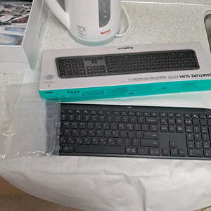 로지텍 SIGNATURE SLIM K950 무선 키보드