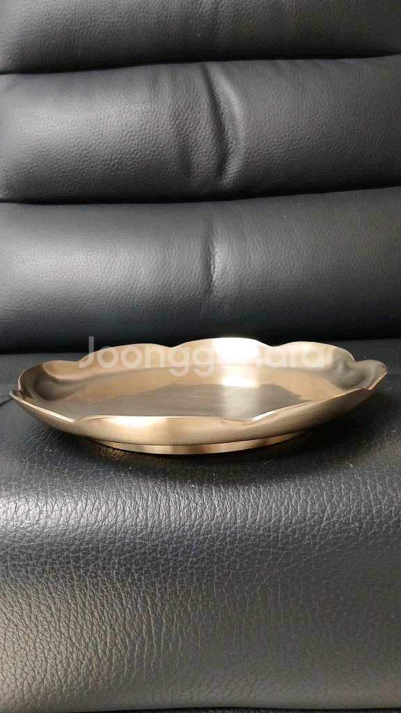 유기그릇이봉주고려꽃잎접시--0