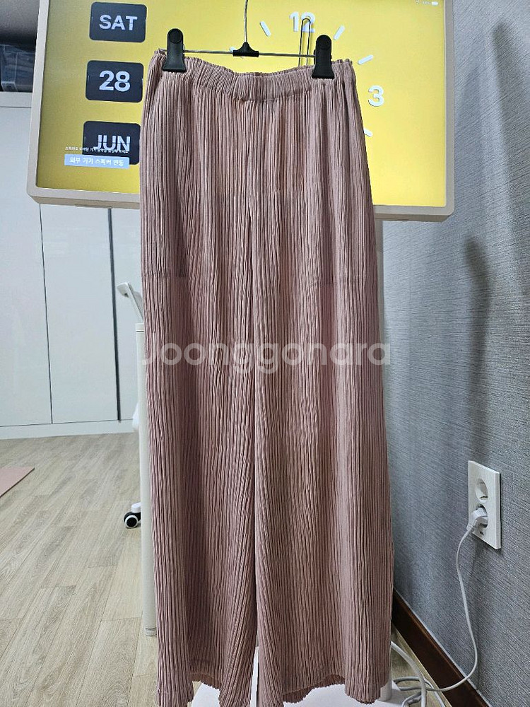 이세이미야케 해칭팬츠 라이트핑크--4