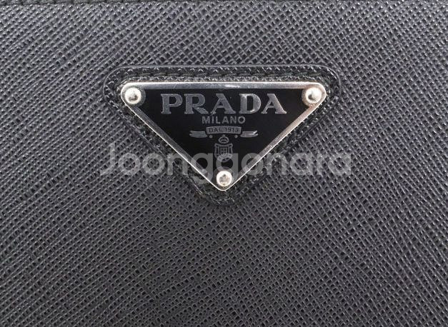[PRADA 급매] 사피아노 레더 클러치백 클래식 블랙--3