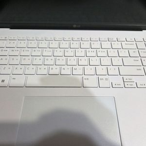LG 그램 16 스노우 화이트