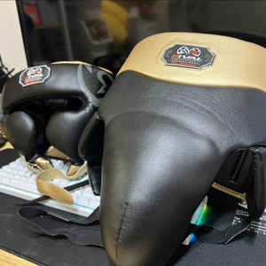 라이벌 블랙/골드 헤드기어/그로인가드 판매