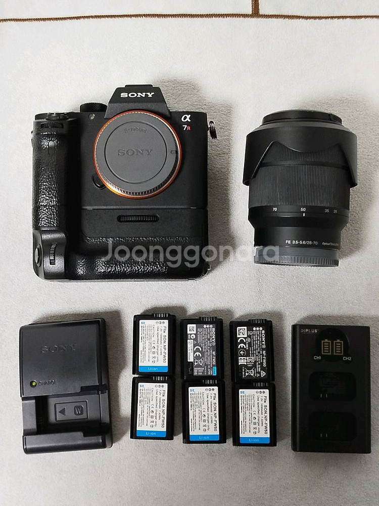 소니 A7R2 + 세로 그립 + 28-70 팝니다.--8