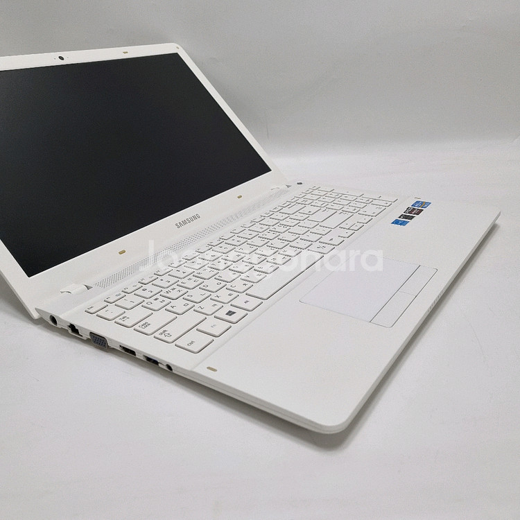 삼성 중고 노트북 i5 8G/SSD/화이트/듀얼그래픽--3