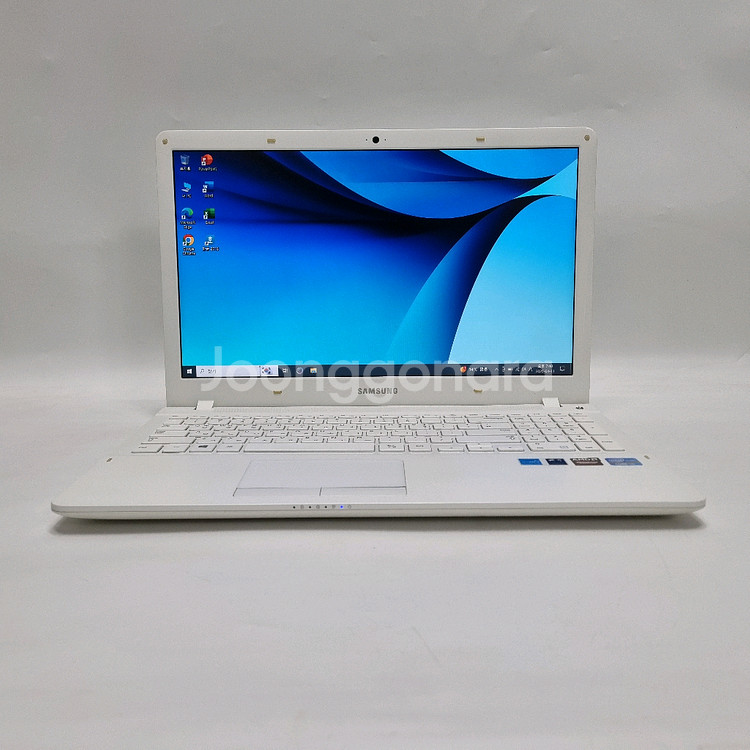 삼성 중고 노트북 i5 8G/SSD/화이트/듀얼그래픽--2