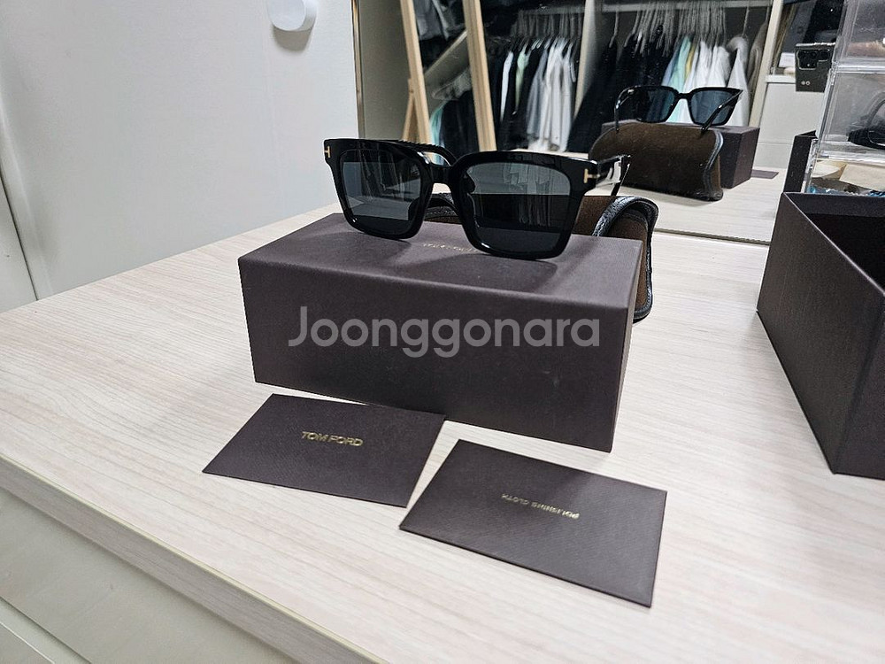 톰포드 선글라스(정품 새제품)--1