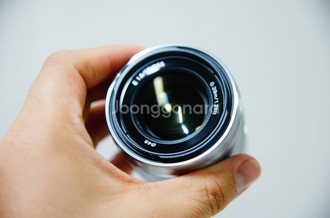 [소니] 여친렌즈 SEL 50mm f1.8 실버--1