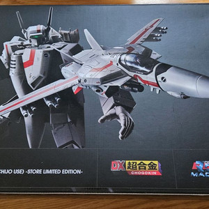타마시스토어 한정 마크로스 DX 초합금 VF-1