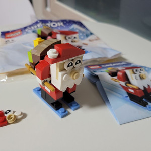 레고 30580 폴리백 산타 팝니다.