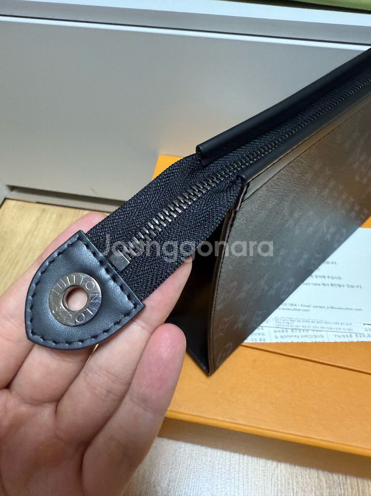 (새상품급) 루이비통 포쉐트 보야주MM 클러치백--2