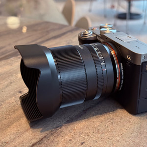 티티아티산 75mm F2 소니 E마운트 렌즈를 판매