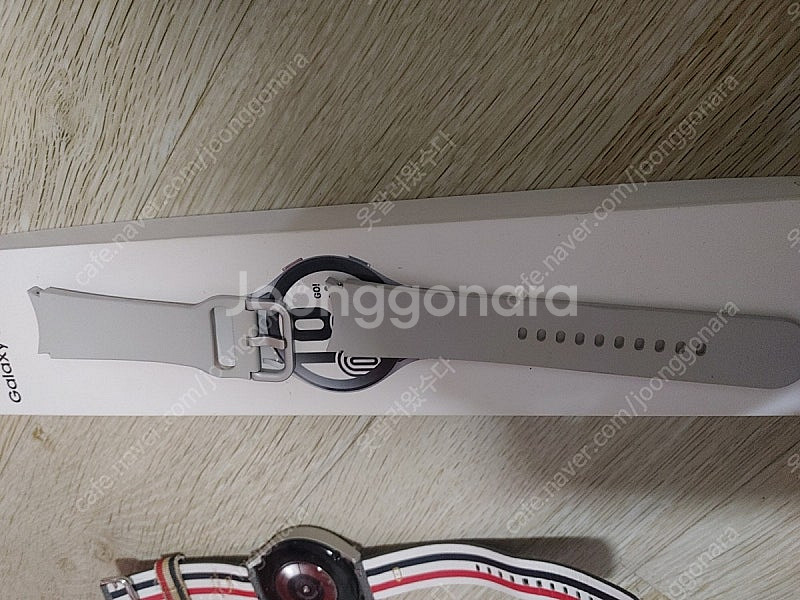 삼성 갤럭시워치4 44MM 톰브라운--2