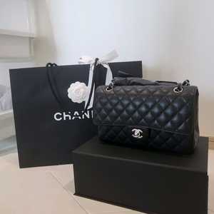 샤넬 클래식 캐비어 미듐사이즈(새상품)