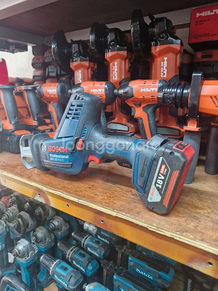 보쉬충전컷쏘18V5.0AH배터리포함 원핸드컷쏘 전기톱--2