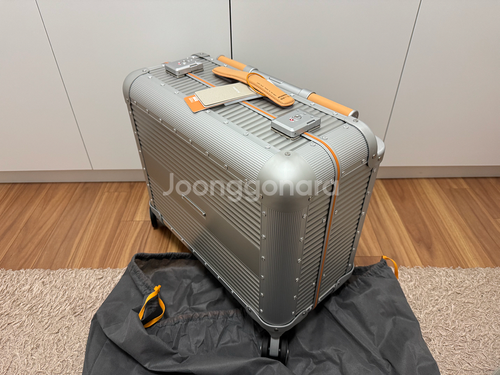 [기내용] 로우로우 알루미늄 캐리어 (20인치/실버)--2