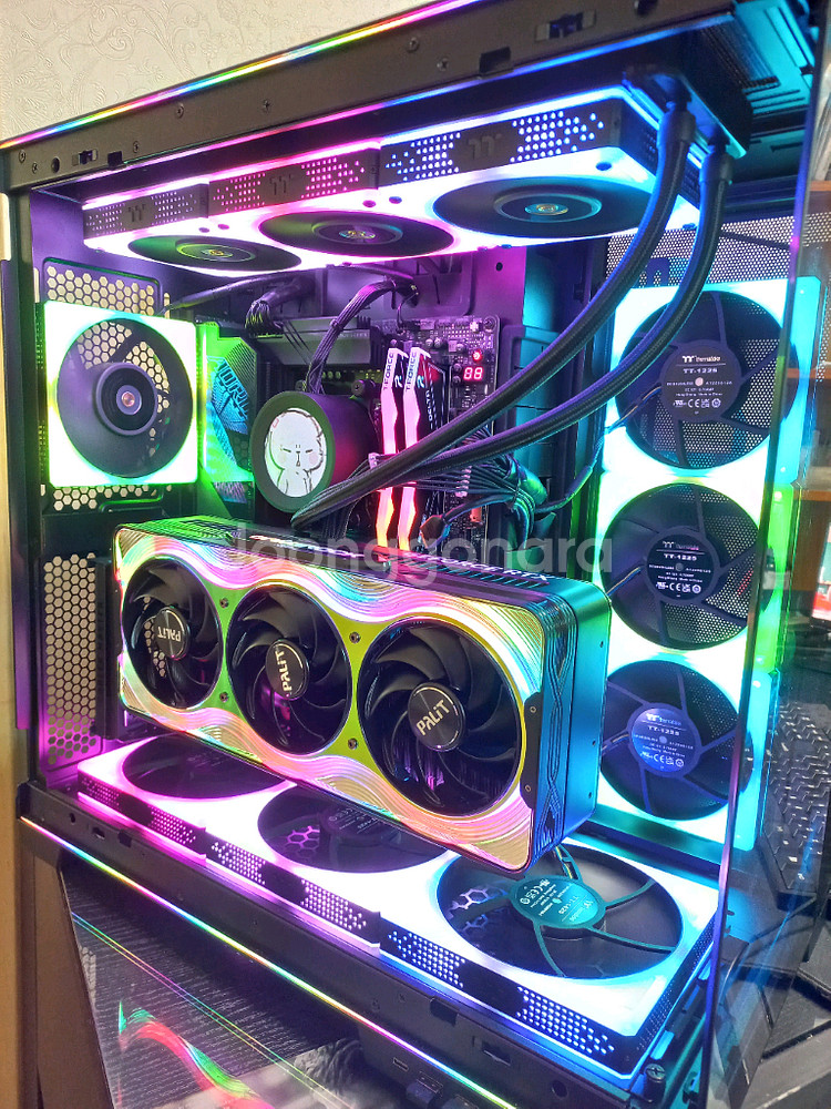리안리 터프팬 9800x3D rtx5080 튜닝 컴퓨터--2