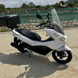 혼다 pcx125 16년 화이트컬러 짧은키로수 팝니다