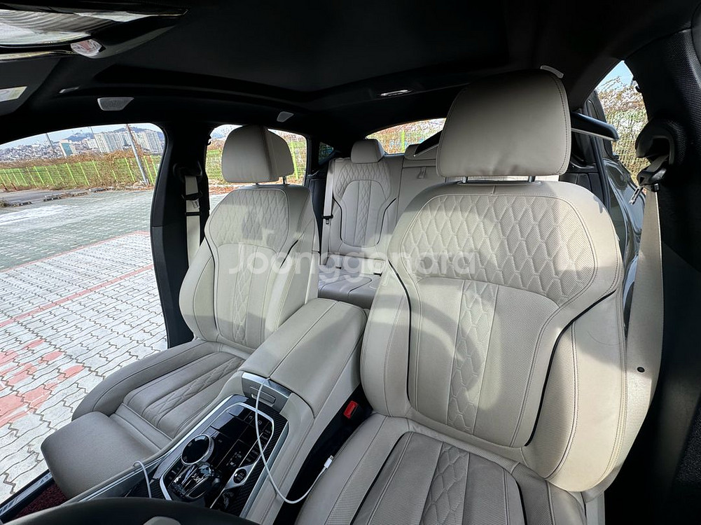 bmw x6 m50i 운용리스 판매합니다--6