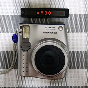 후지 인스탁스 미니 10 폴라로이드 카메라