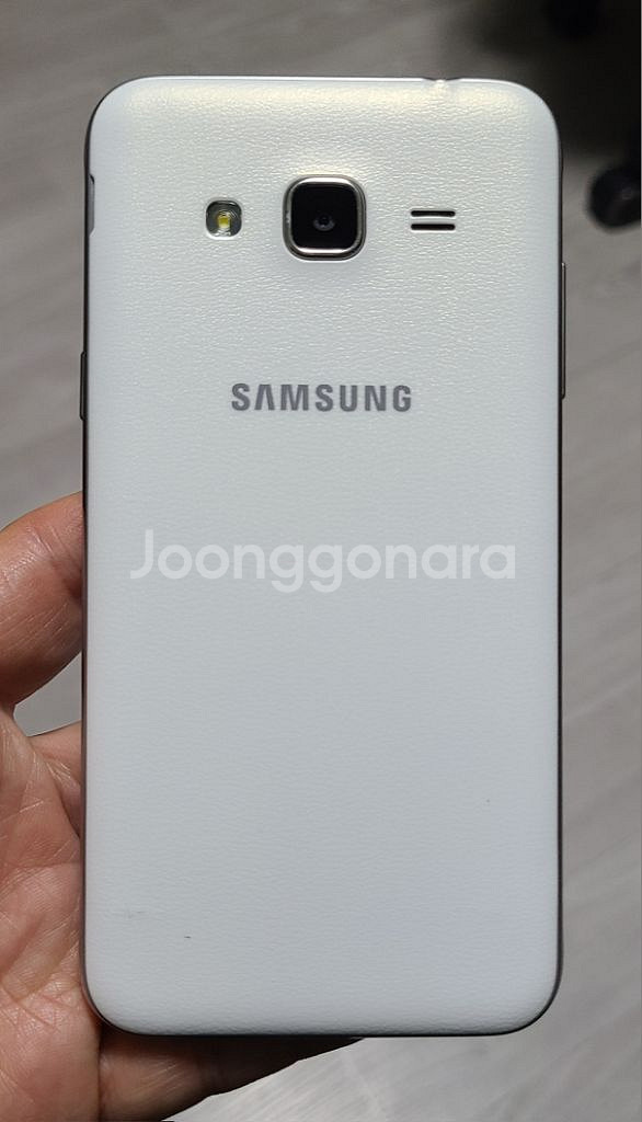 갤럭시 J3(J320) 화이트 팝니다.--1