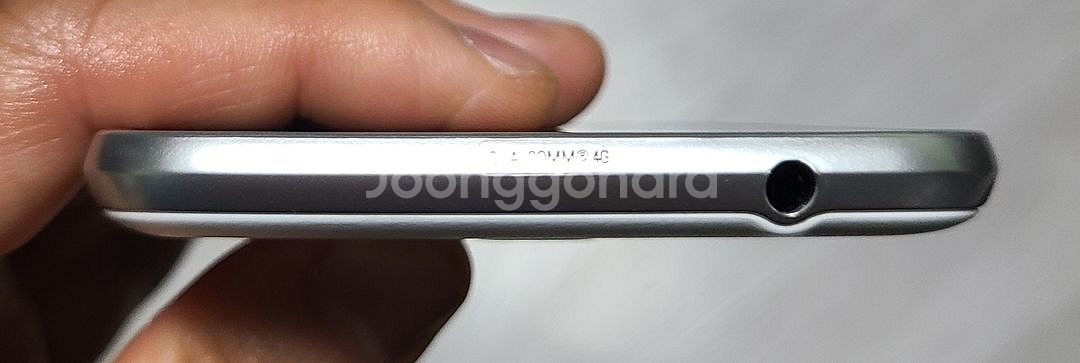 갤럭시 J3(J320) 화이트 팝니다.--2