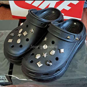 크록스 플랫폼240 (거의새거)해골지비츠포함 m5w