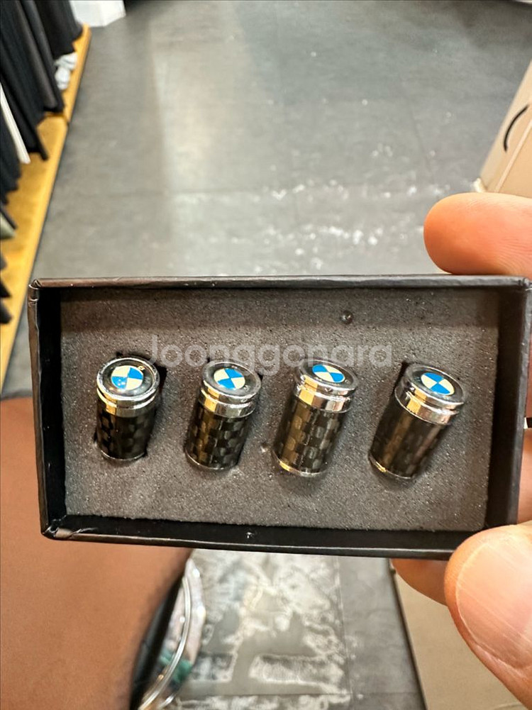 BMW 타이어 벨브 카본 캡 판매합니다--0